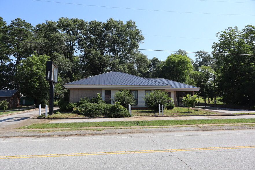 Primary Photo Of 253 E Savannah St, Calhoun Falls Freestanding For Sale