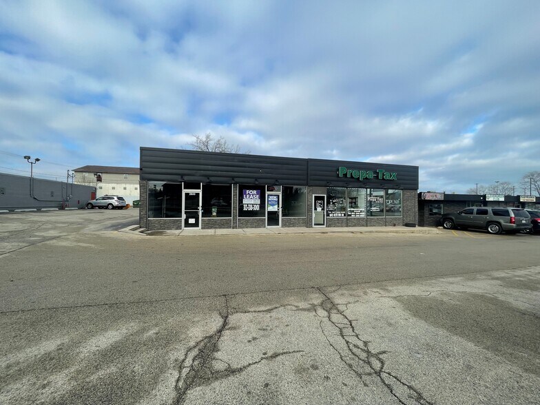 Primary Photo Of 2850 Belvidere Rd, Waukegan Storefront For Lease