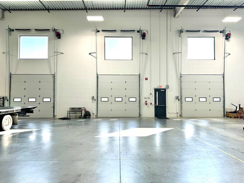 More Photos Of 2220 E Bunch Blvd, Muncie Manufacturing For Sale