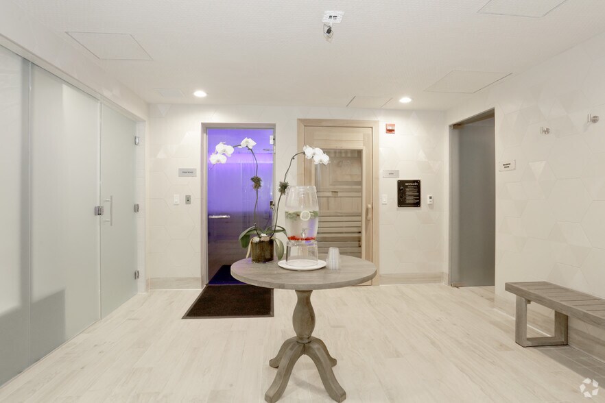 More Photos Of 1140 N Wells St, Chicago Apartments For Lease