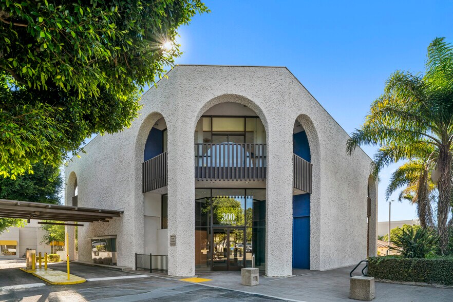 More Photos Of 300 S Mills Rd, Ventura Bank For Lease