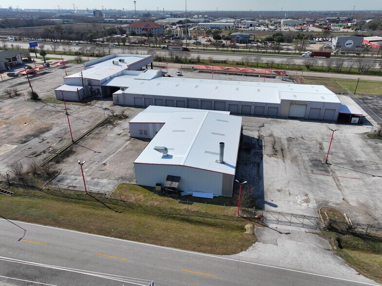 More Photos Of 621 State Highway 146, La Porte Auto Dealership For Lease