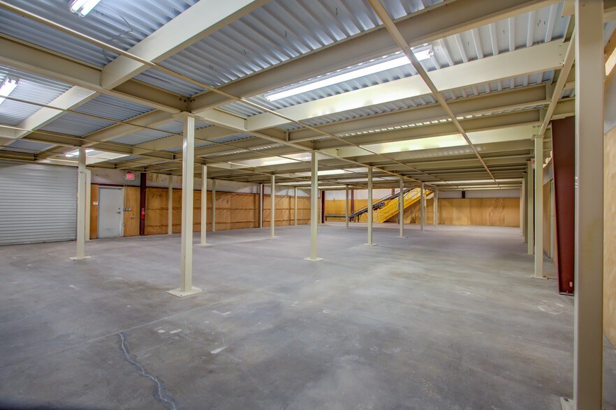 More Photos Of 108 Kelly Rd, Niceville Showroom For Lease
