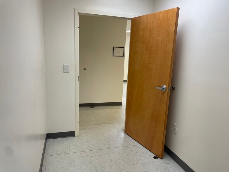 More Photos Of 2141 Eastview Pky, Conyers Office For Sale