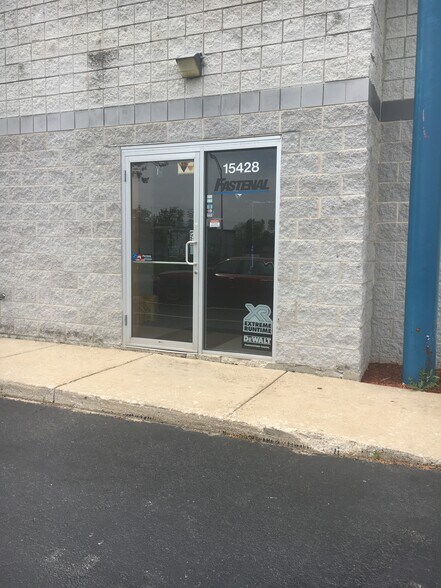 More Photos Of 15426 70th Ct, Orland Park Light Distribution For Sale