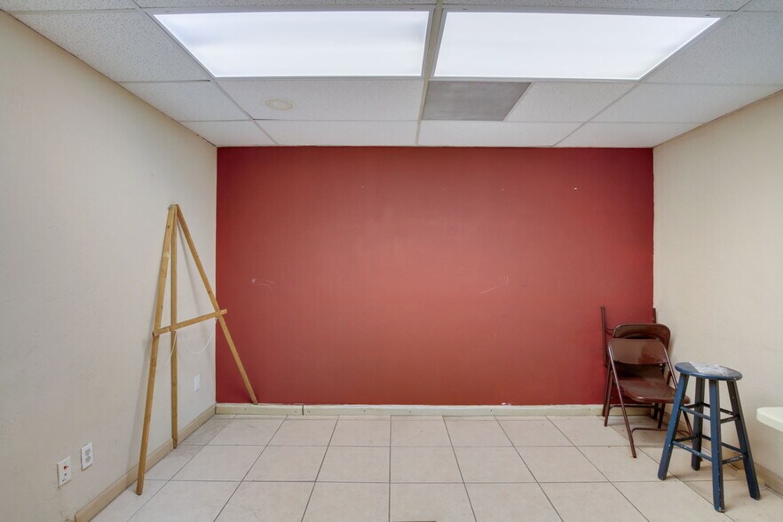 More Photos Of 4496 N Black Canyon Fwy, Phoenix Office Residential For Sale