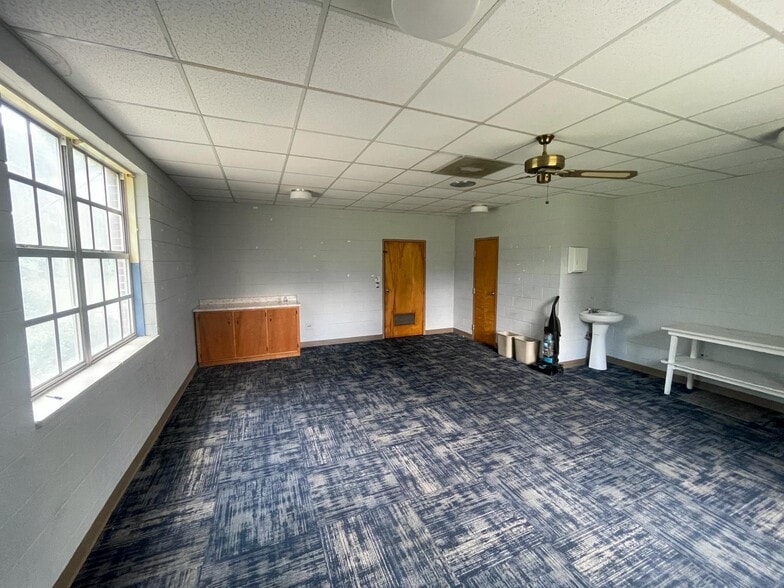 More Photos Of 309 Tibet Ave, Savannah Specialty For Sale