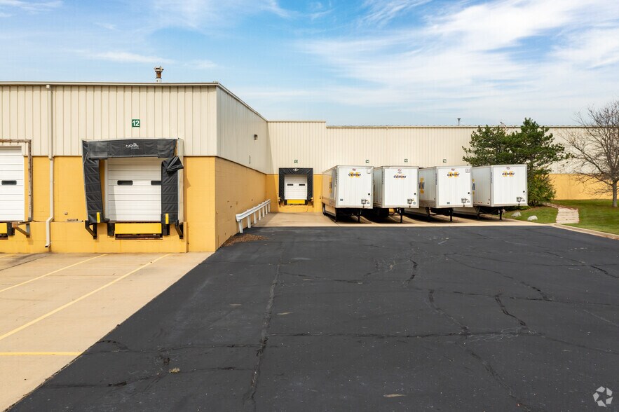 More Photos Of 2737 S Adams Rd, Rochester Hills Warehouse For Lease
