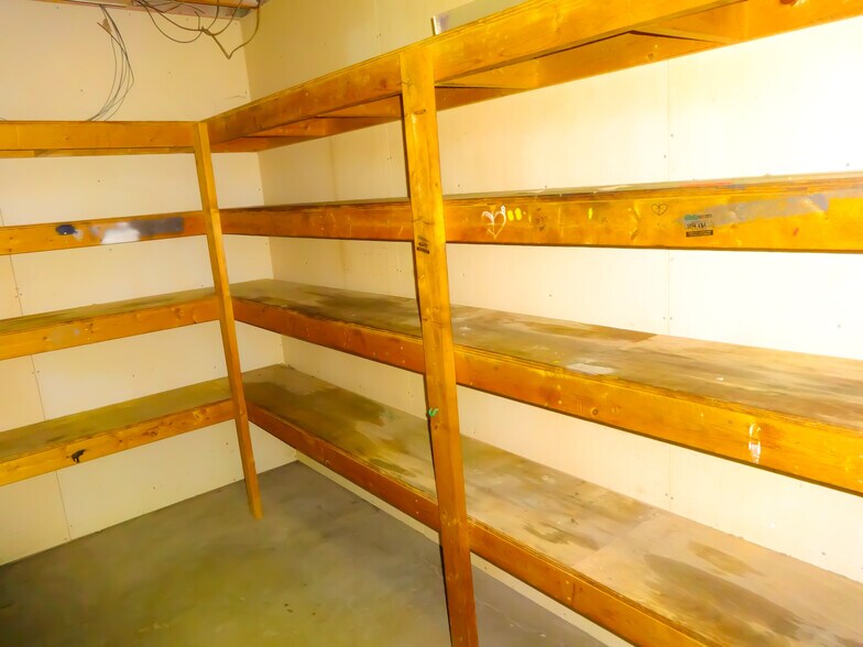 More Photos Of 801 W Broadway St, Big Sandy Light Distribution For Sale