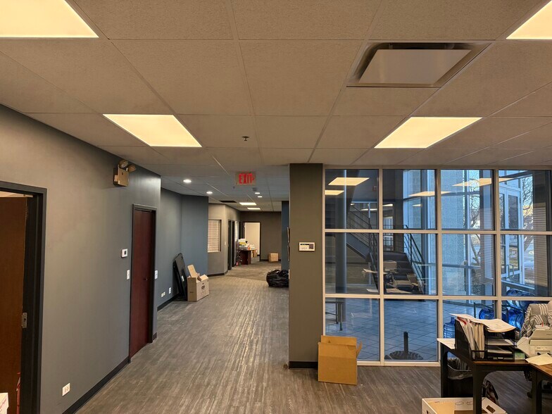 More Photos Of 937 N Lombard Rd, Lombard Industrial For Lease