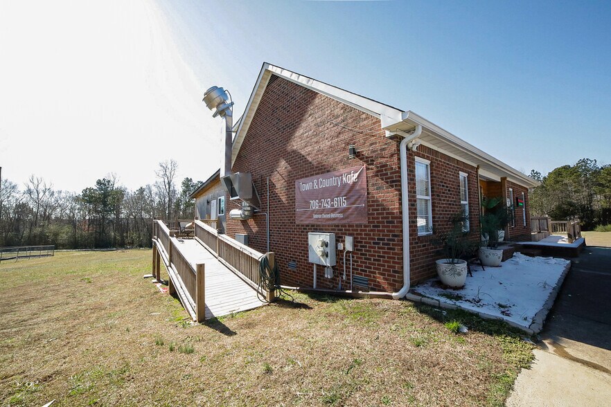 More Photos Of 9 Callaway Dr, Crawford Restaurant For Sale