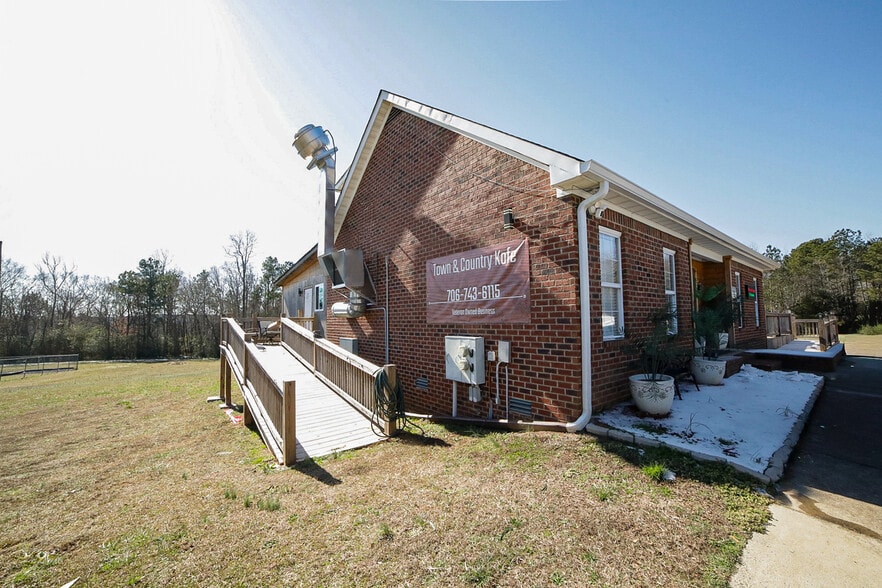 More Photos Of 9 Callaway Dr, Crawford Restaurant For Sale