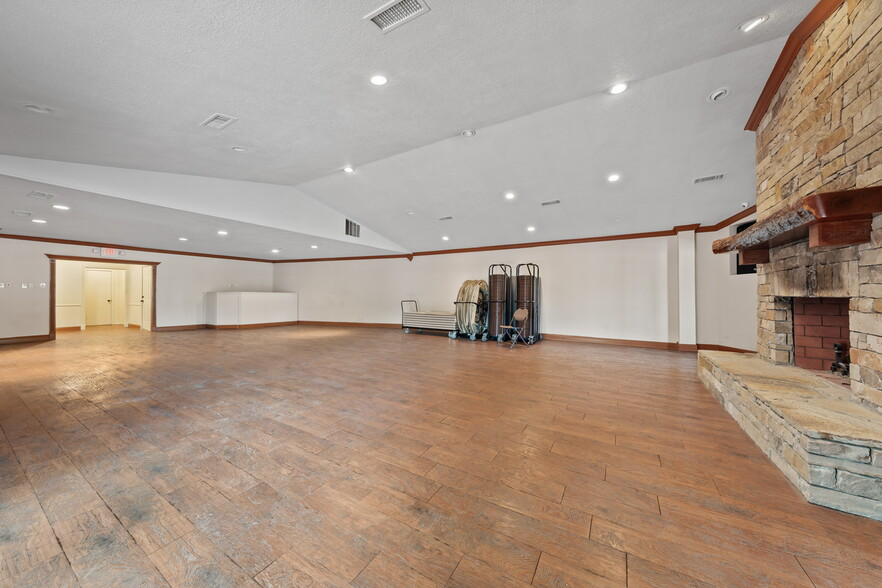 More Photos Of 6401 Rock Creek Rd, Waco Freestanding For Sale