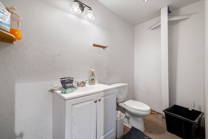 More Photos Of 679 S US 180 Highway, Springerville Distribution For Sale