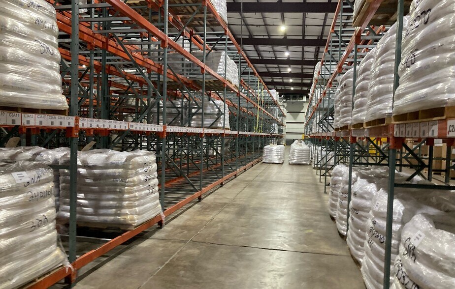 More Photos Of 301-511 Pride Dr, Hammond Distribution For Lease
