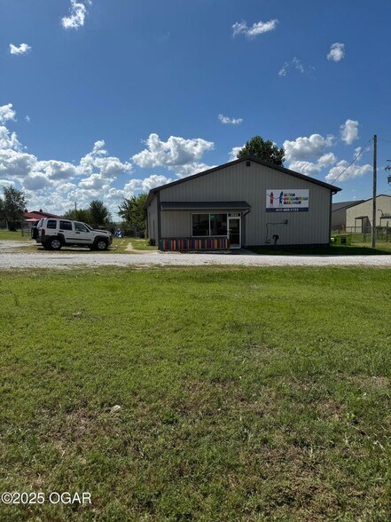 More Photos Of 3820 E 20th St, Joplin Specialty For Sale