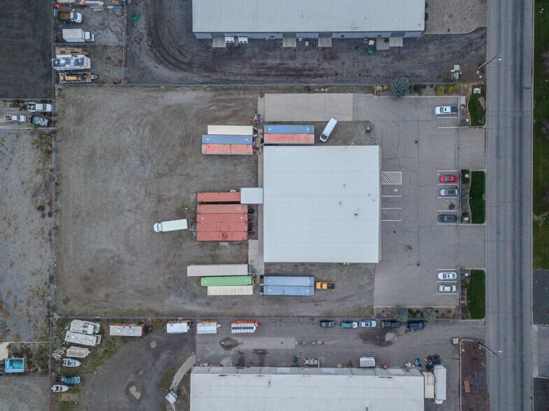 More Photos Of 2525 N Commercial Ave, Pasco Warehouse For Lease