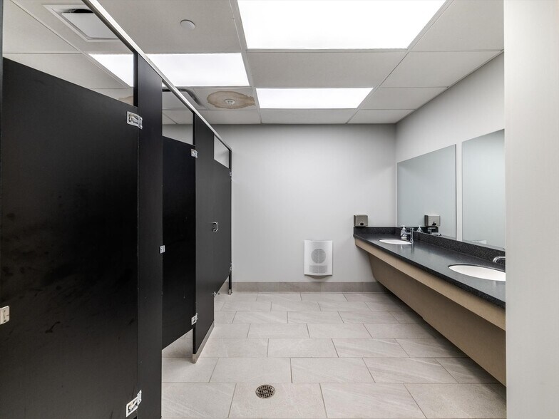 More Photos Of 520 W Roosevelt Blvd, Philadelphia Medical For Sale