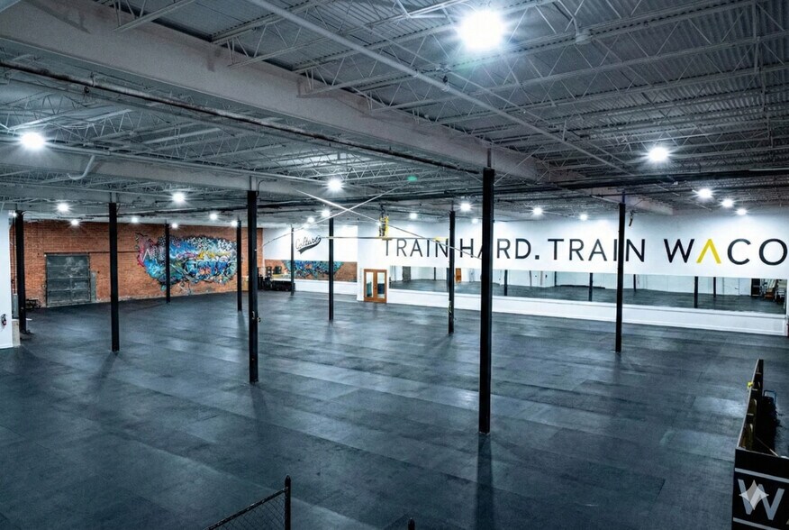 More Photos Of 300 S Valley Mills Dr, Waco Warehouse For Lease