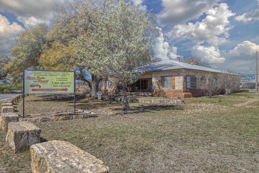 More Photos Of 49 Encino Dr, Concan Convenience Store For Sale