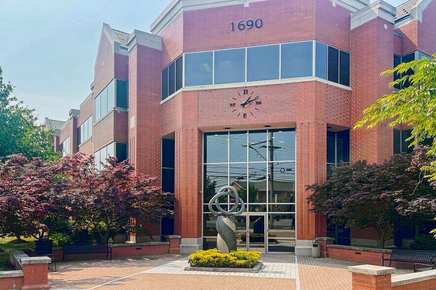 More Photos Of 1690 Sumneytown Pike, Lansdale Office For Lease