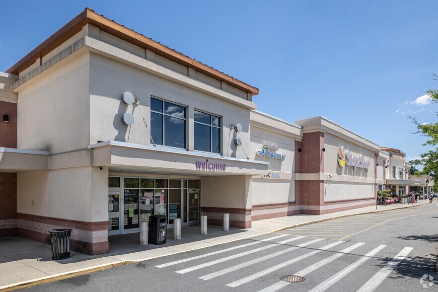 More Photos Of 380 W Pleasantview Ave, Hackensack Unknown For Lease