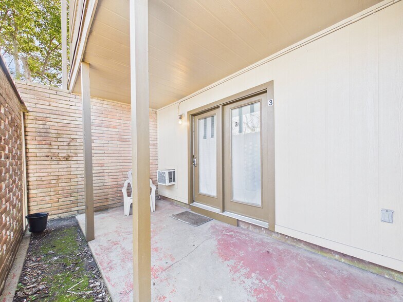 More Photos Of 1349 Jefferson Dr, Port Arthur Apartments For Sale