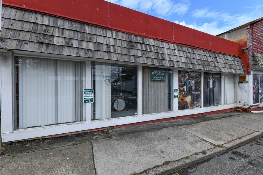 More Photos Of 920 S Chapman St, Greensboro Storefront For Lease