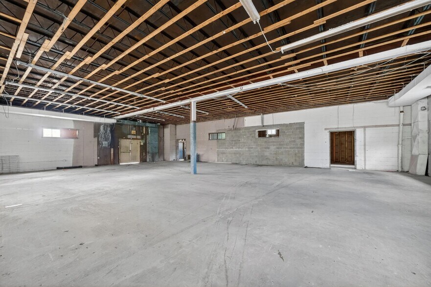 More Photos Of 14 Route 17k, Newburgh Freestanding For Sale