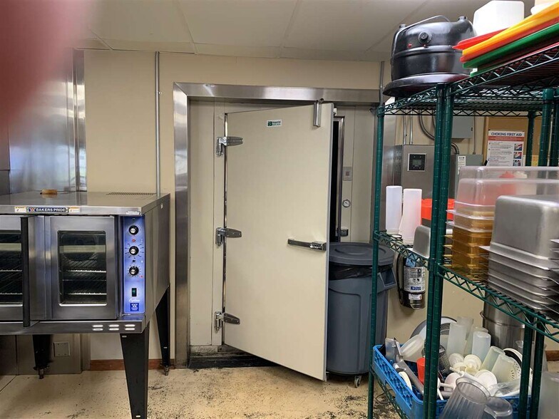 More Photos Of 675 S Main St, Brownsville Restaurant For Sale