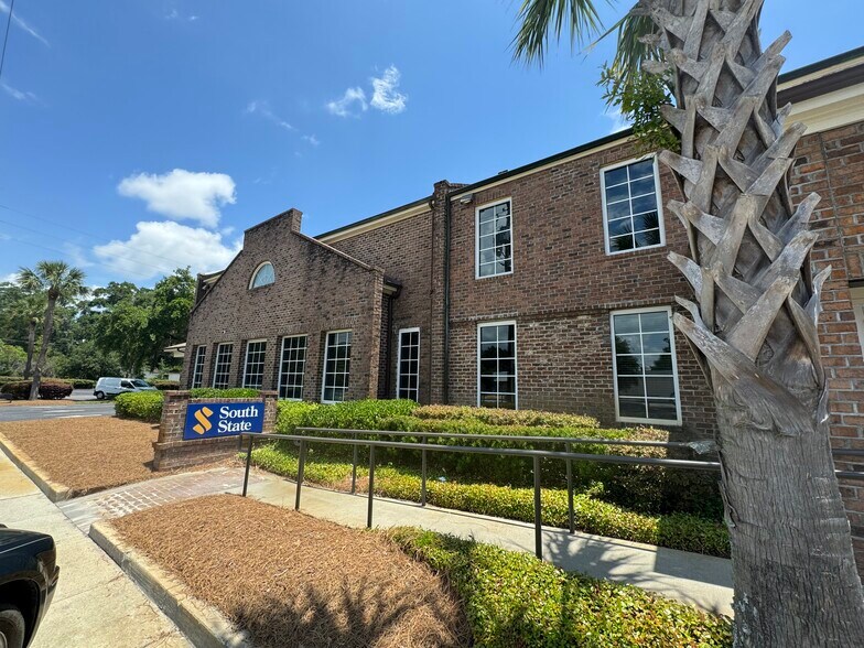 Primary Photo Of 1121 Boundary St, Beaufort Bank For Lease