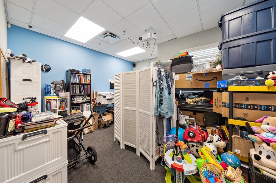 More Photos Of 5652-5654 Marquesas Cir, Sarasota Office For Lease