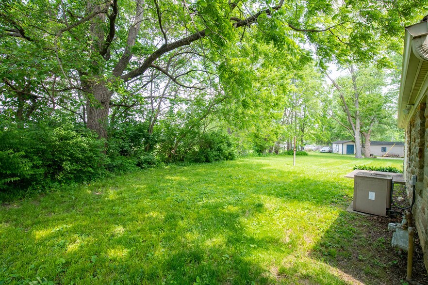 More Photos Of 950 W Jefferson St, Franklin Medical For Sale