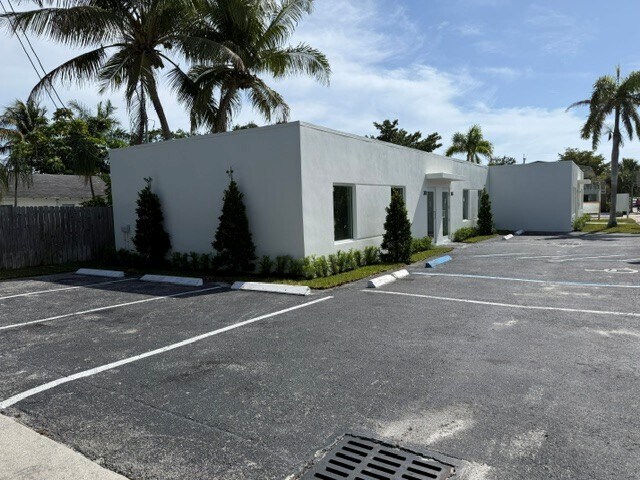 More Photos Of 302-308 Lucerne Ave, Lake Worth Office For Sale