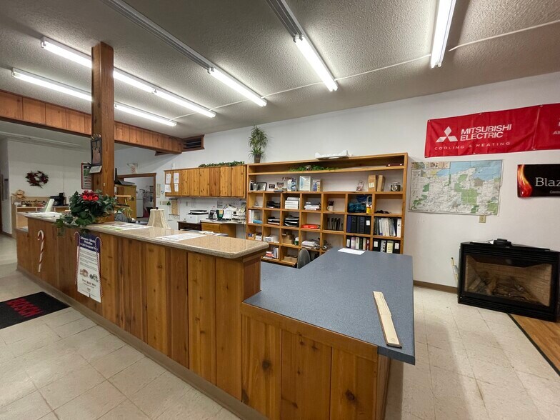 More Photos Of 16288 W Stress Rd, Hayward Showroom For Sale