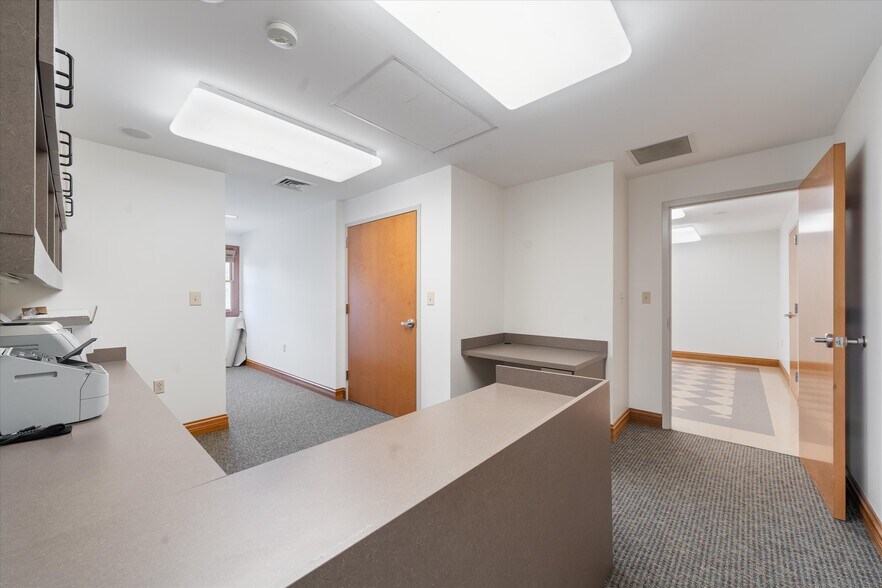 More Photos Of 114 Parliament Dr, Maryville Medical For Sale
