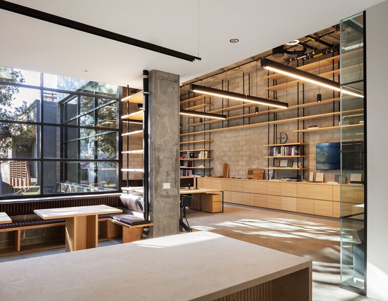 More Photos Of 743 Seward St, Los Angeles Office For Lease