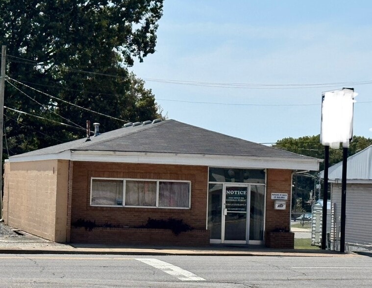 More Photos Of 207 E Gaines St, Lawrenceburg General Retail For Sale