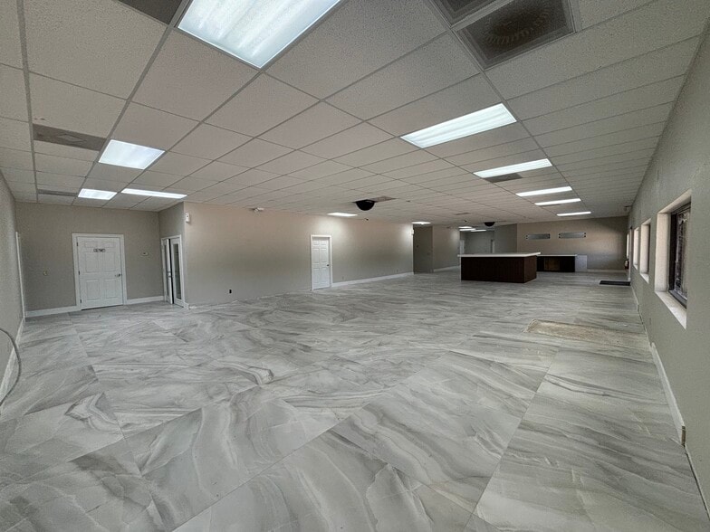 More Photos Of 6350 Bayshore Rd, North Fort Myers Freestanding For Lease