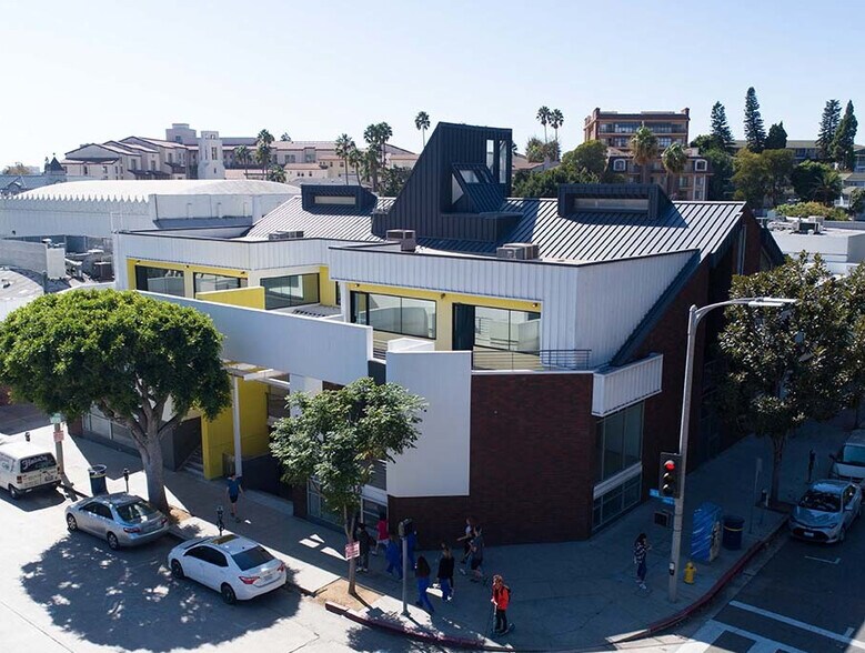 More Photos Of 911 Broxton Ave, Los Angeles Medical For Sale
