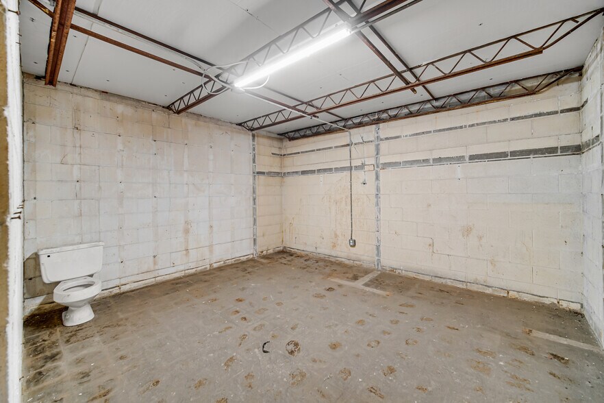 More Photos Of 5050 S State St, Chicago Storefront Retail Office For Lease