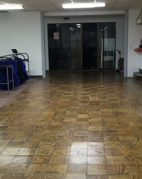 More Photos Of 25080 Lakeland Blvd, Euclid Auto Dealership For Sale