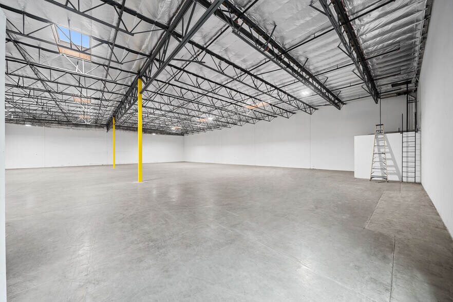 More Photos Of 14920 Hilton Dr, Fontana Warehouse For Lease