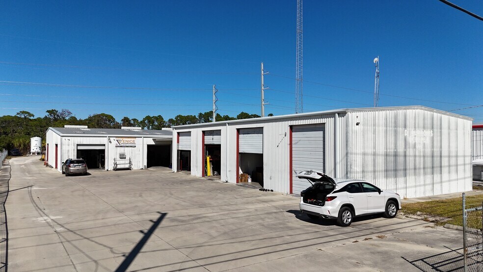 Primary Photo Of 170 Rich St, Venice Warehouse For Sale