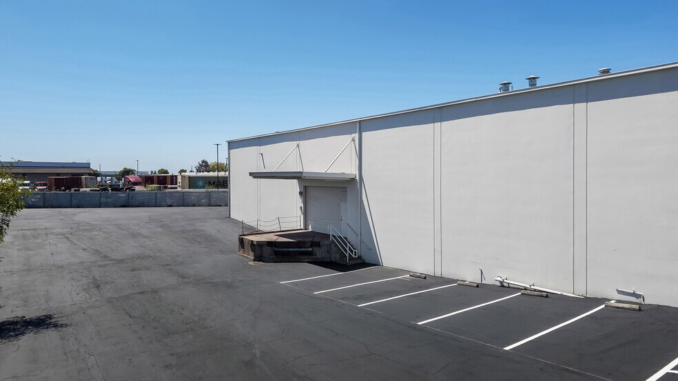 More Photos Of 900-940 Aladdin Ave, San Leandro Manufacturing For Sale