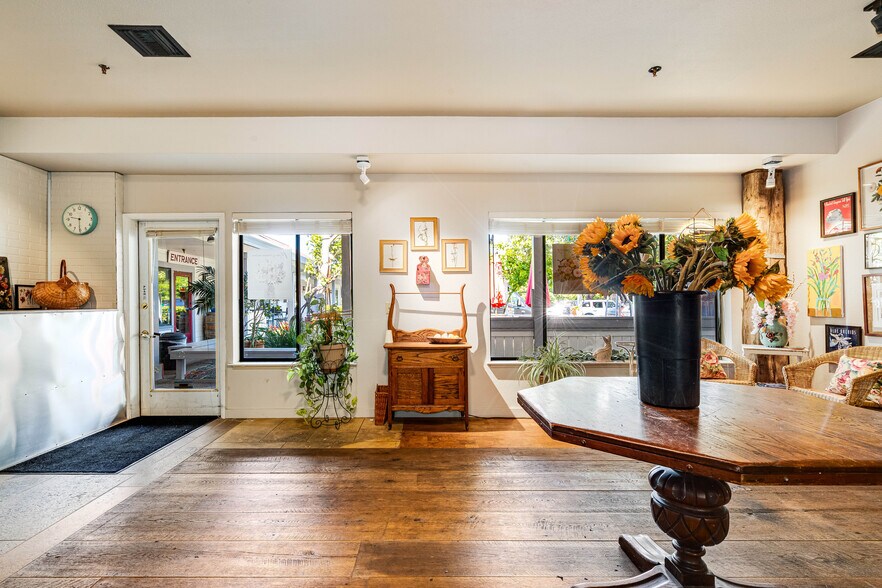 More Photos Of 1270 Broadway, Sonoma Freestanding For Sale