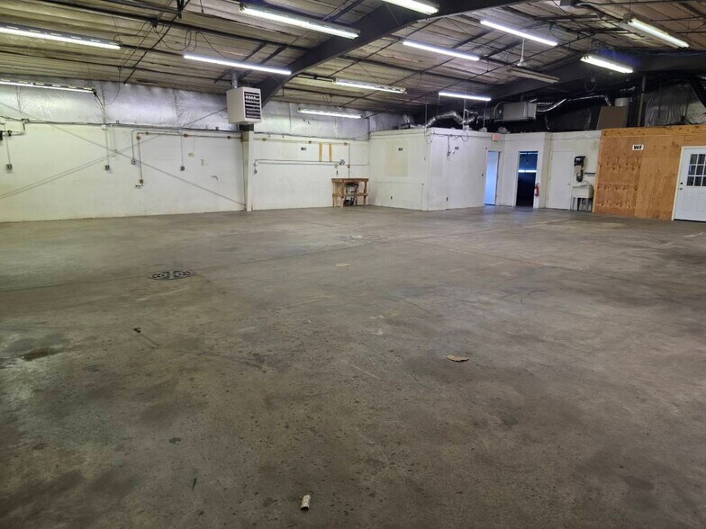 More Photos Of 1115 Commercial Ave, Reedsburg Service For Lease