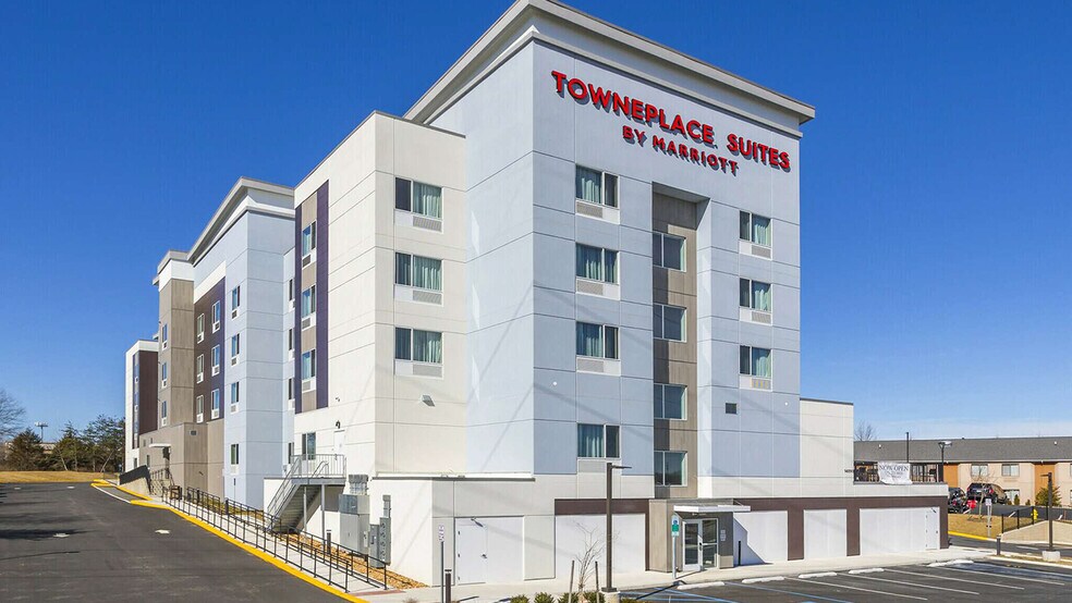 More Photos Of 14090 Shoppers Best Way, Woodbridge Hotel For Lease