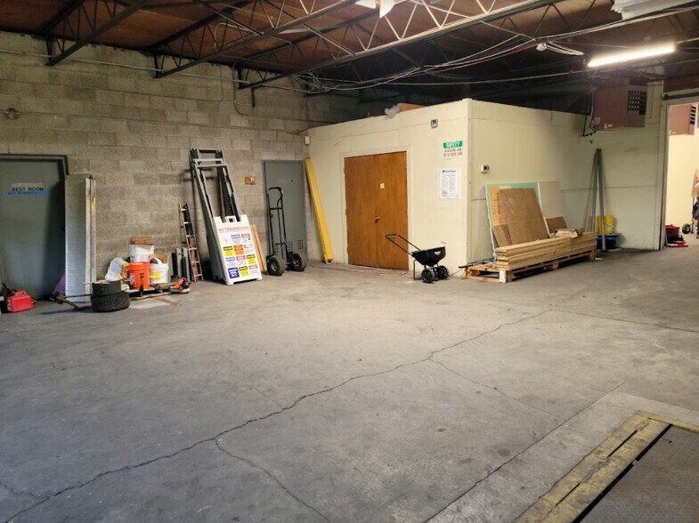 More Photos Of 1900 E Holland Ave, Saginaw Warehouse For Sale