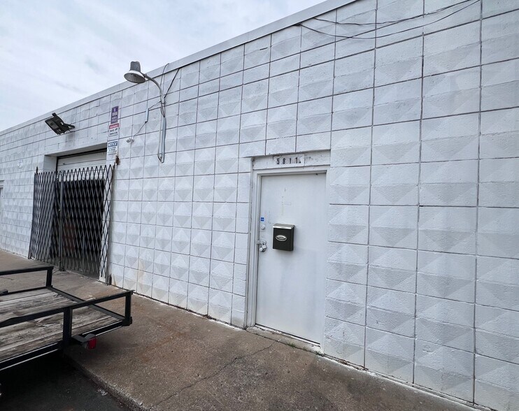 More Photos Of 5811 S Owasso Ave, Tulsa Warehouse For Sale